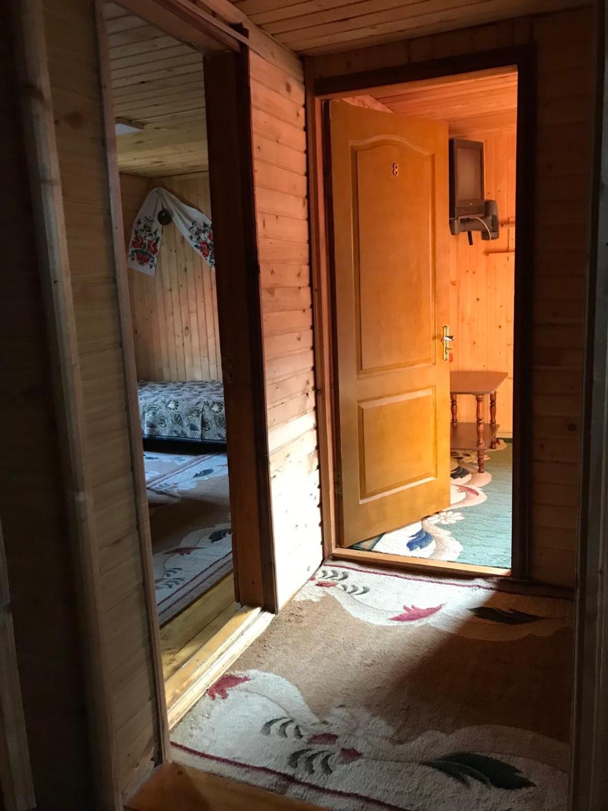Hotel У Олега Verkhne-Studenyy Zewnętrze zdjęcie
